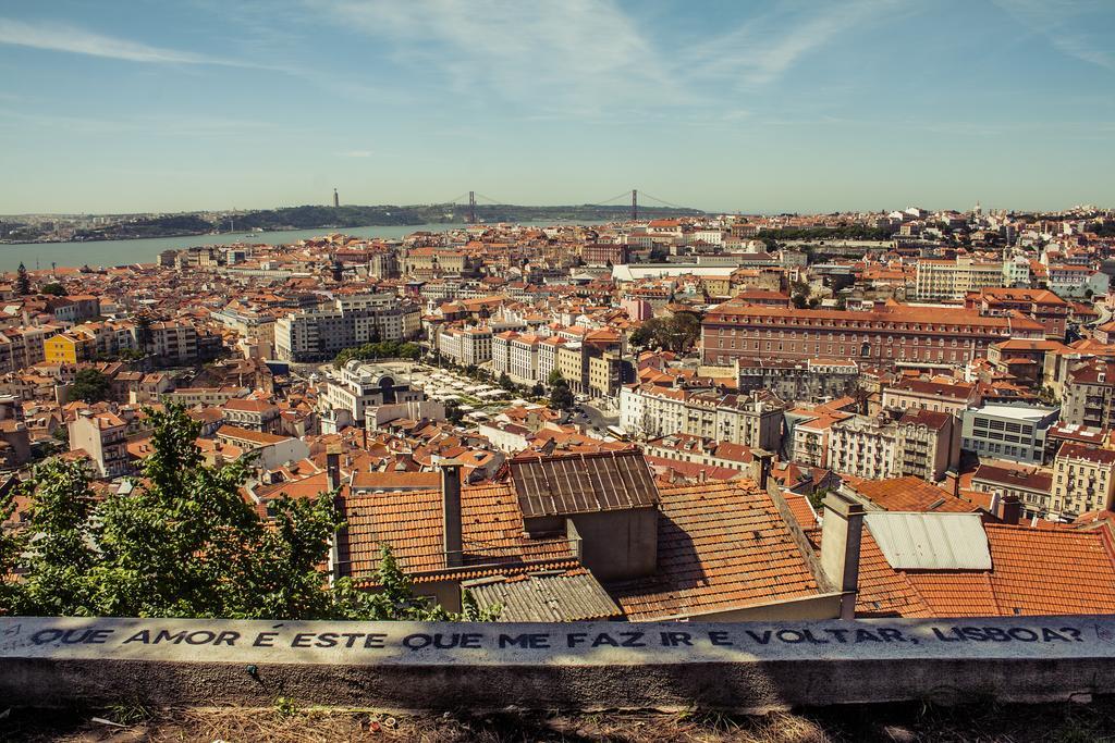 Apartment New Bright And Cozy In Graca Lisbon